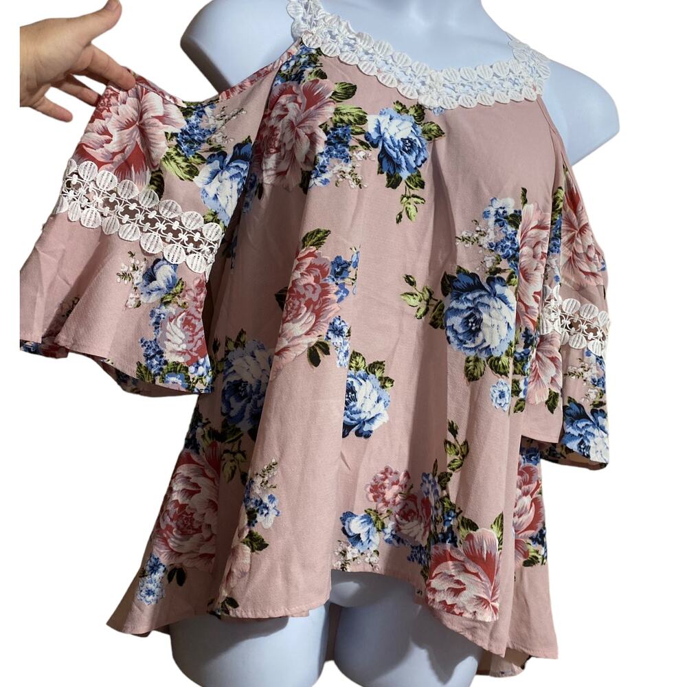 NWT  Cupshe pink floral cold shoulder blouse with‎ lace details - Women's 0X